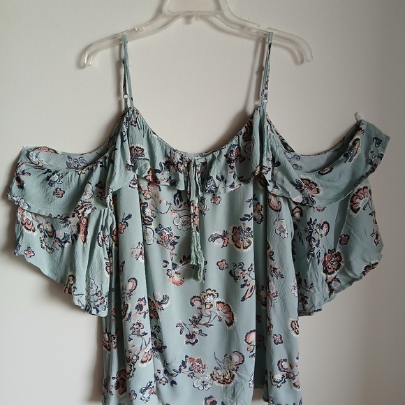 Maurices Floral Ruffle Trim Cold Shoulder Top Size XXL - Picture 2 of 13